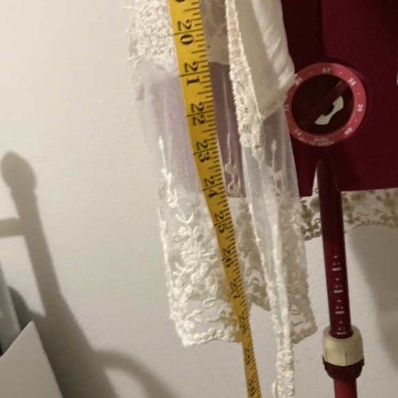 Band of Gypsies Boho Sheer
Lightweight lace lined Vest Size M cream/ivory color - Picture 3 of 11